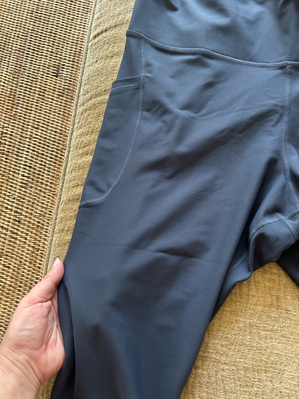Old Navy PowerSoft Navy Crop Leggings with Side Pockets - Picture 2 of 5